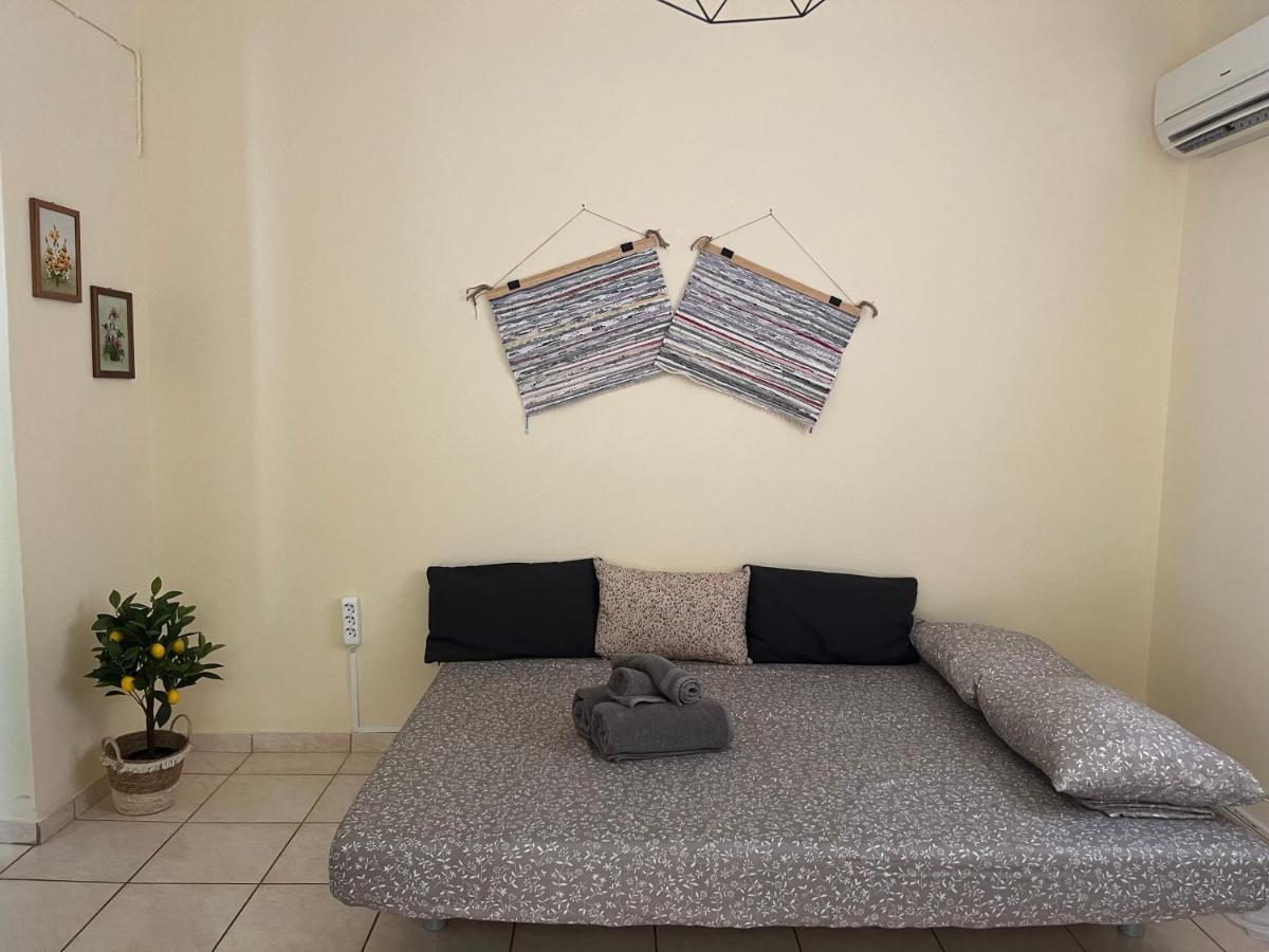 Yiayia Katina'S House Apartment Corinth Exterior photo